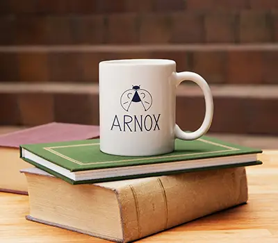 Packaging d'une canette de biere dans le style delft